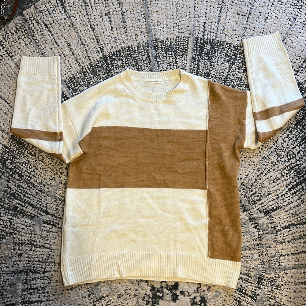 NEVER WORN tan & cream colored over-sized sweater. Size S/M. Super comfortable!